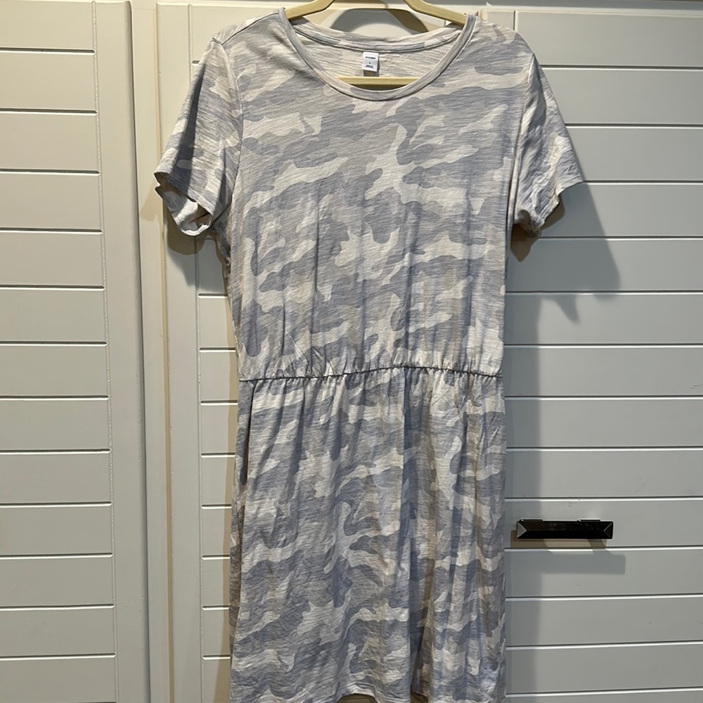 Old Navy | Gray Cameo T-shirt Dress Sz L